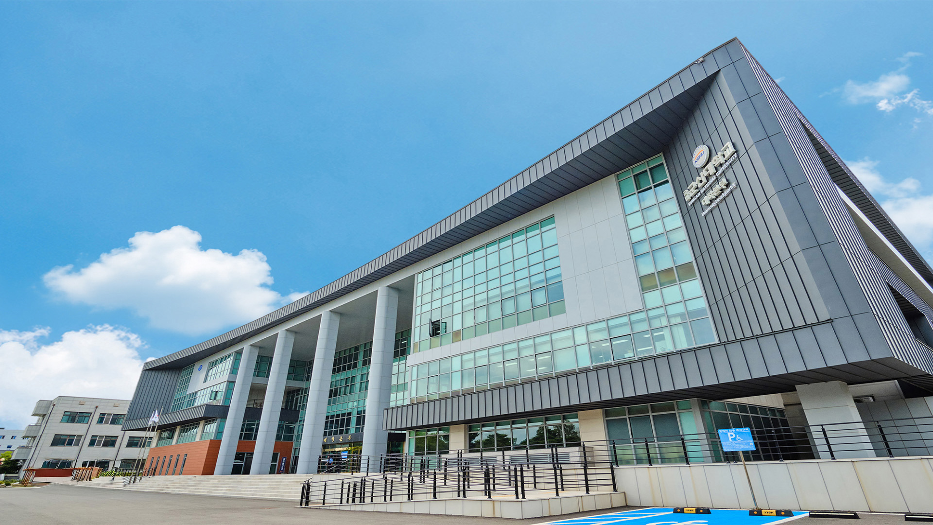 국립군산대, 2026학년도 정시모집 경쟁률 5.53대 1, 전년 대비 대..