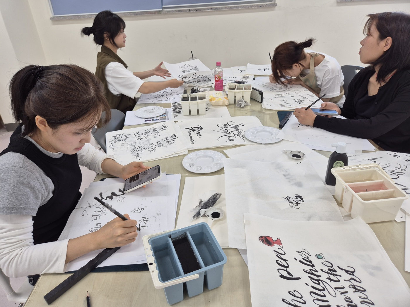 2025년 디자인실무 전공연계 프로그램 : 캘리그라피를 활용한 브랜딩 디자인2_25.06.04 이미지(3)