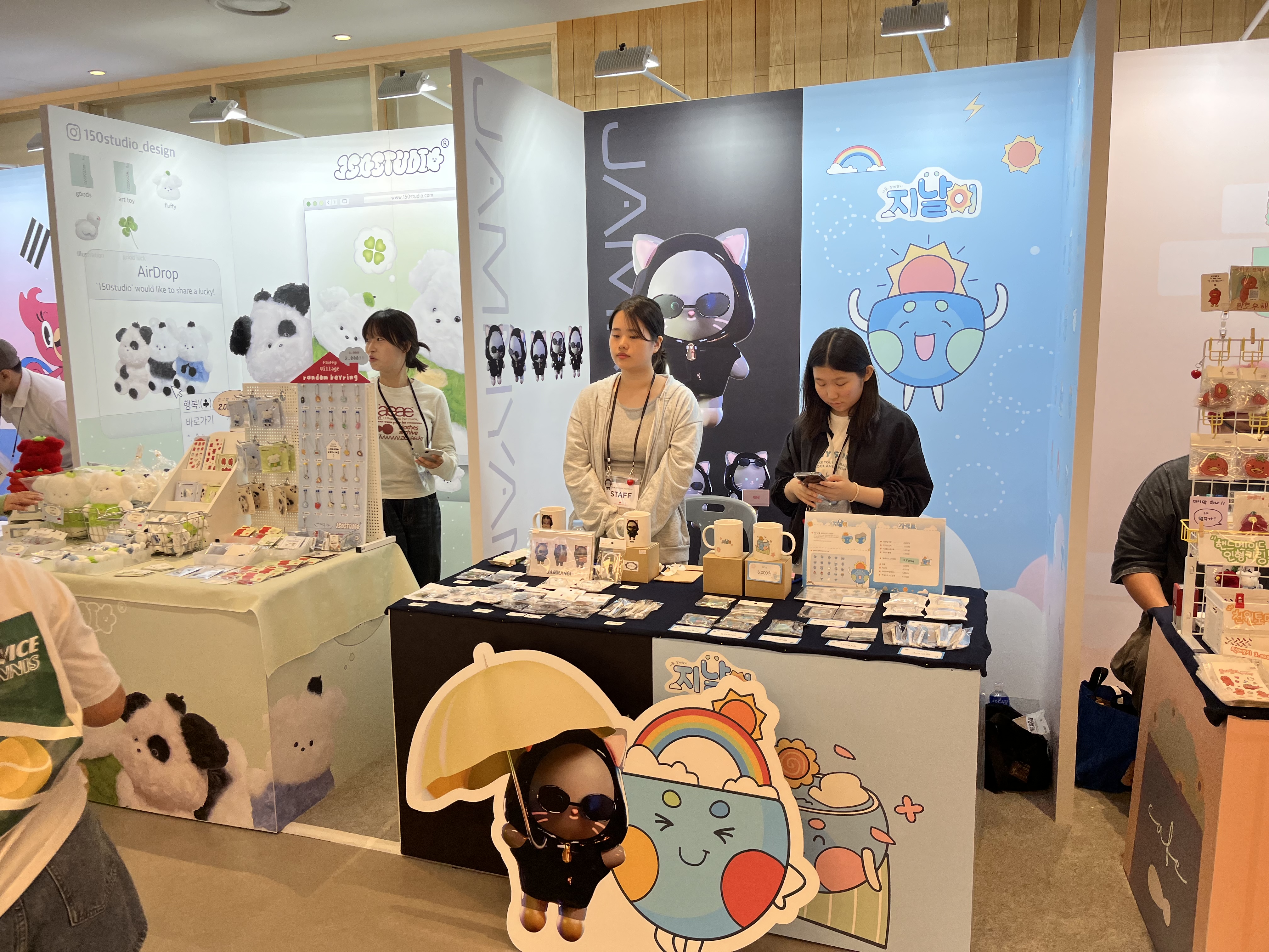 군산시청년뜰 주관 2025년 롯데몰 연계 인디캐릭터 팝업부스참여 이미지(2)