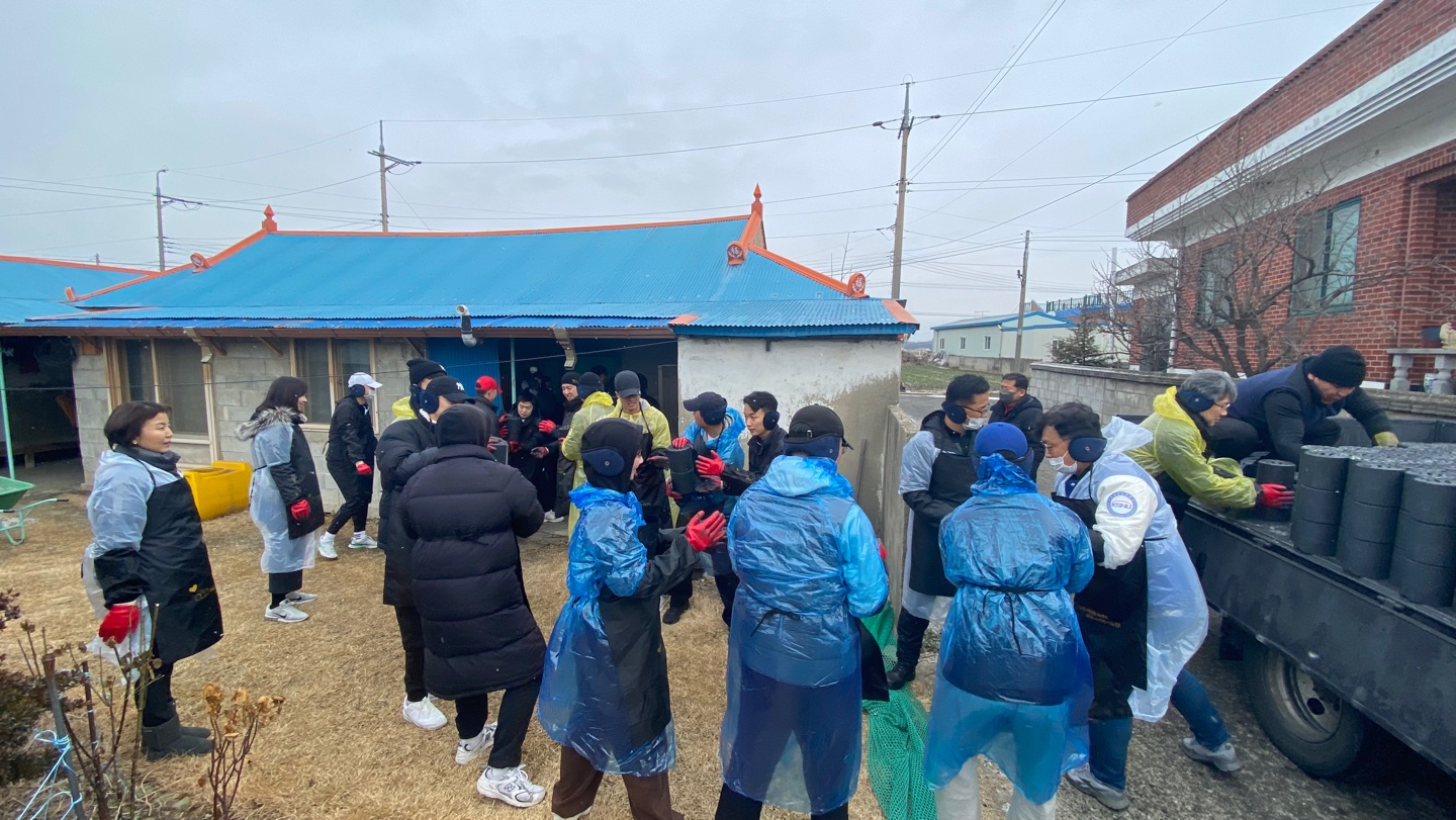 23년 사랑의 연탄봉사 활동 이미지(3)