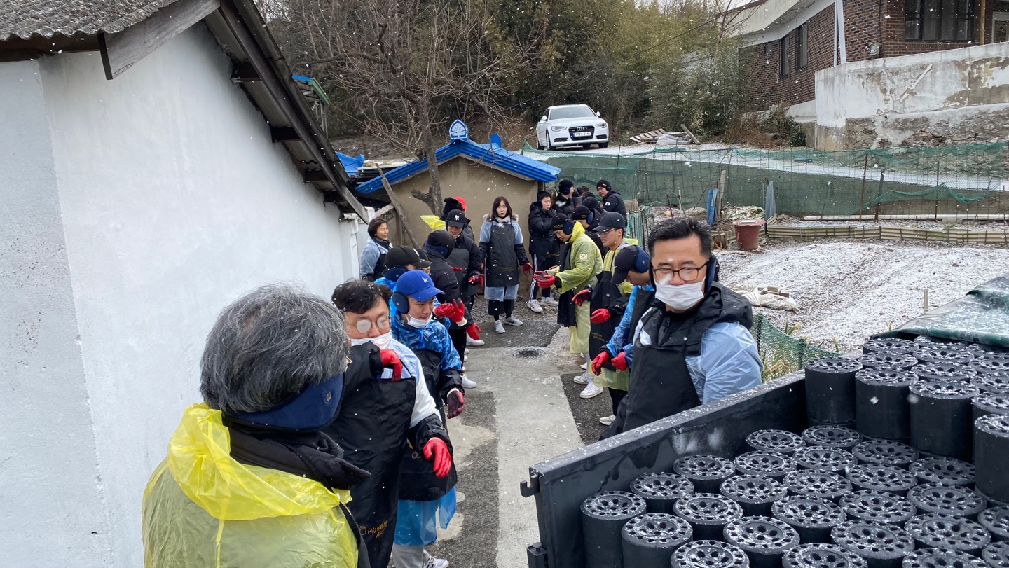 23년 사랑의 연탄봉사 활동 이미지(4)