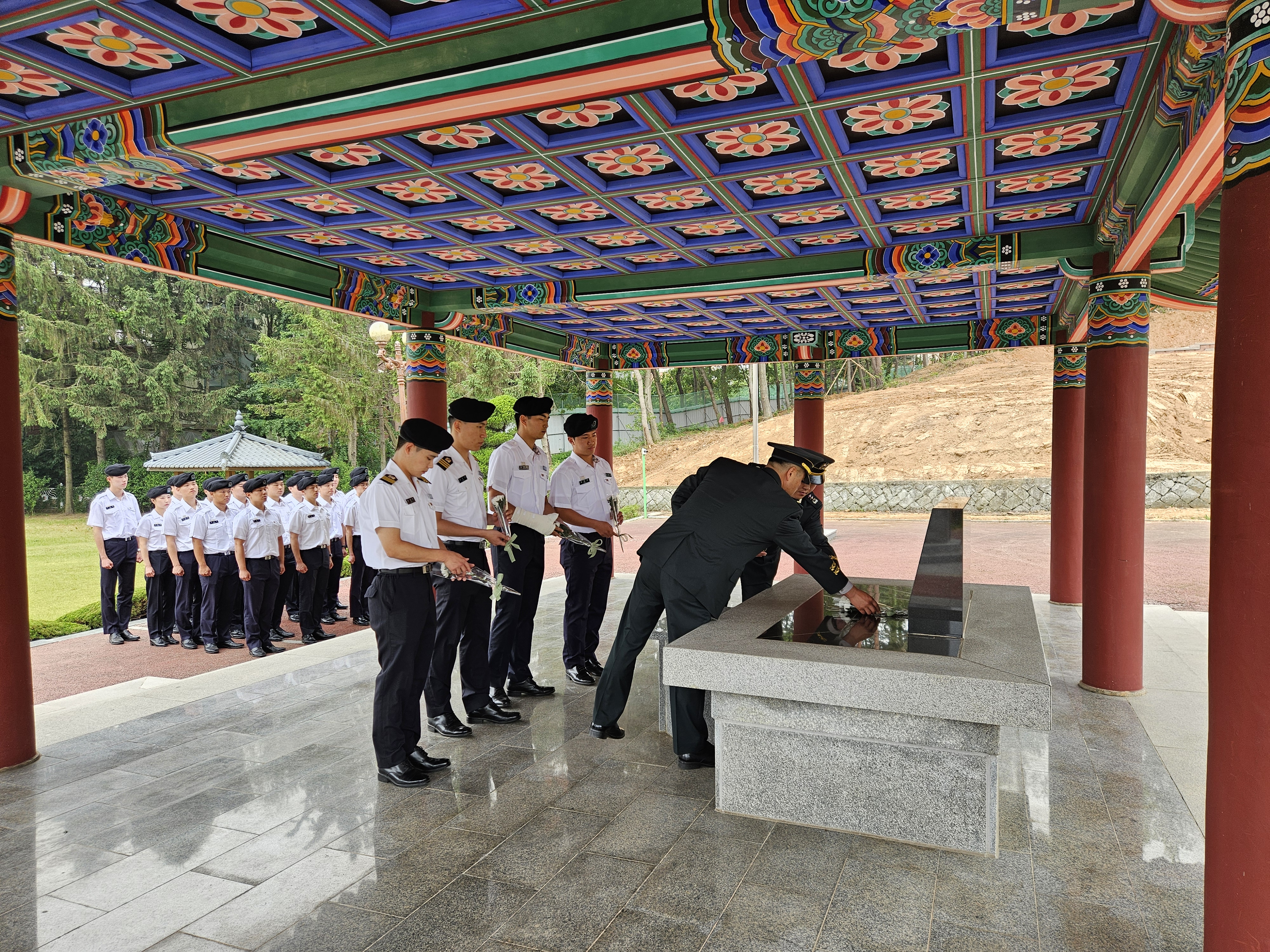 군경합동묘지 참배