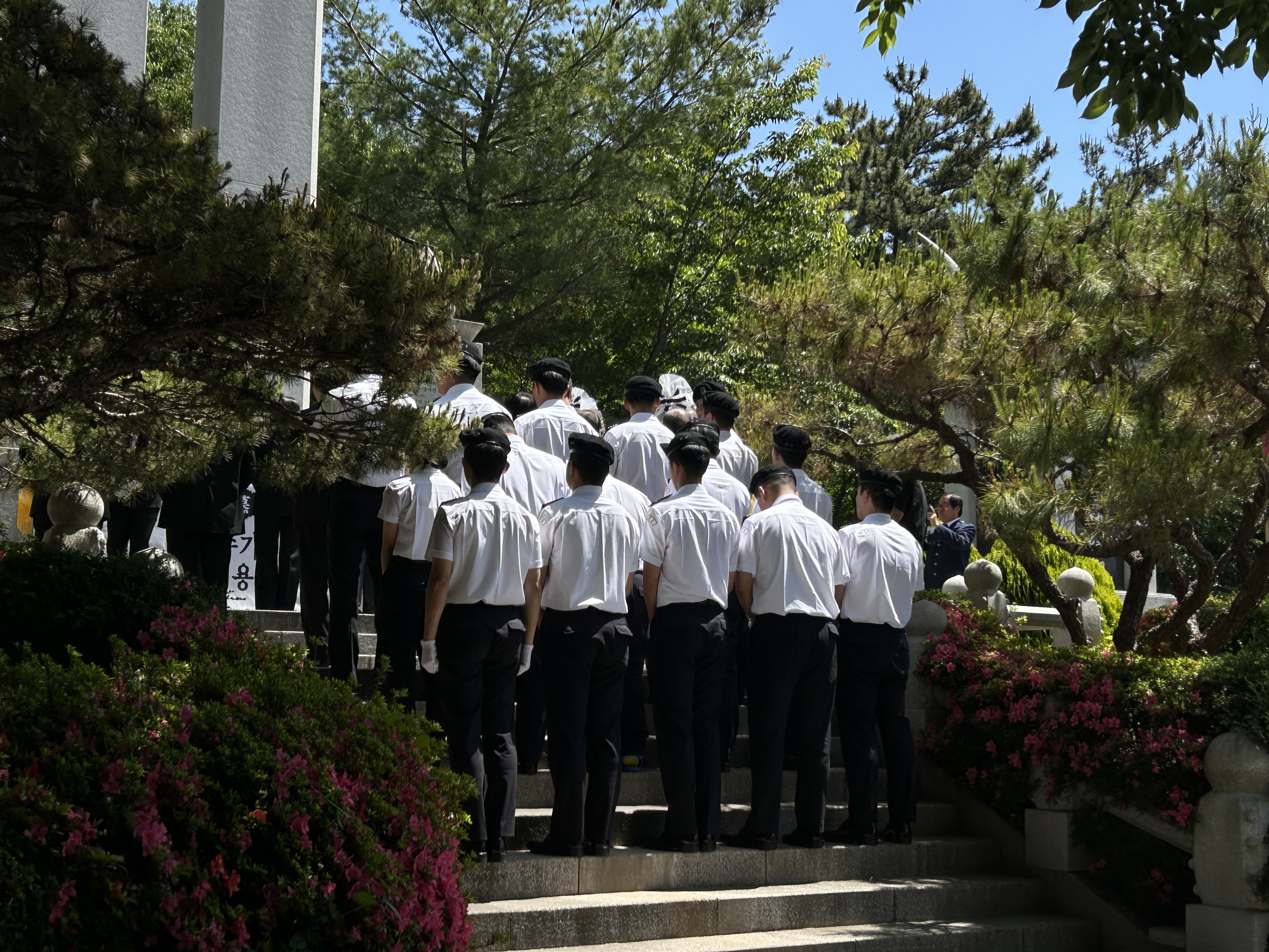 <학군단 후보생도 헌화>