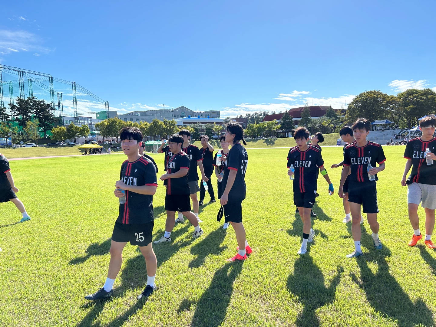 솔직히 저희 축구부 아주 잘합니다.