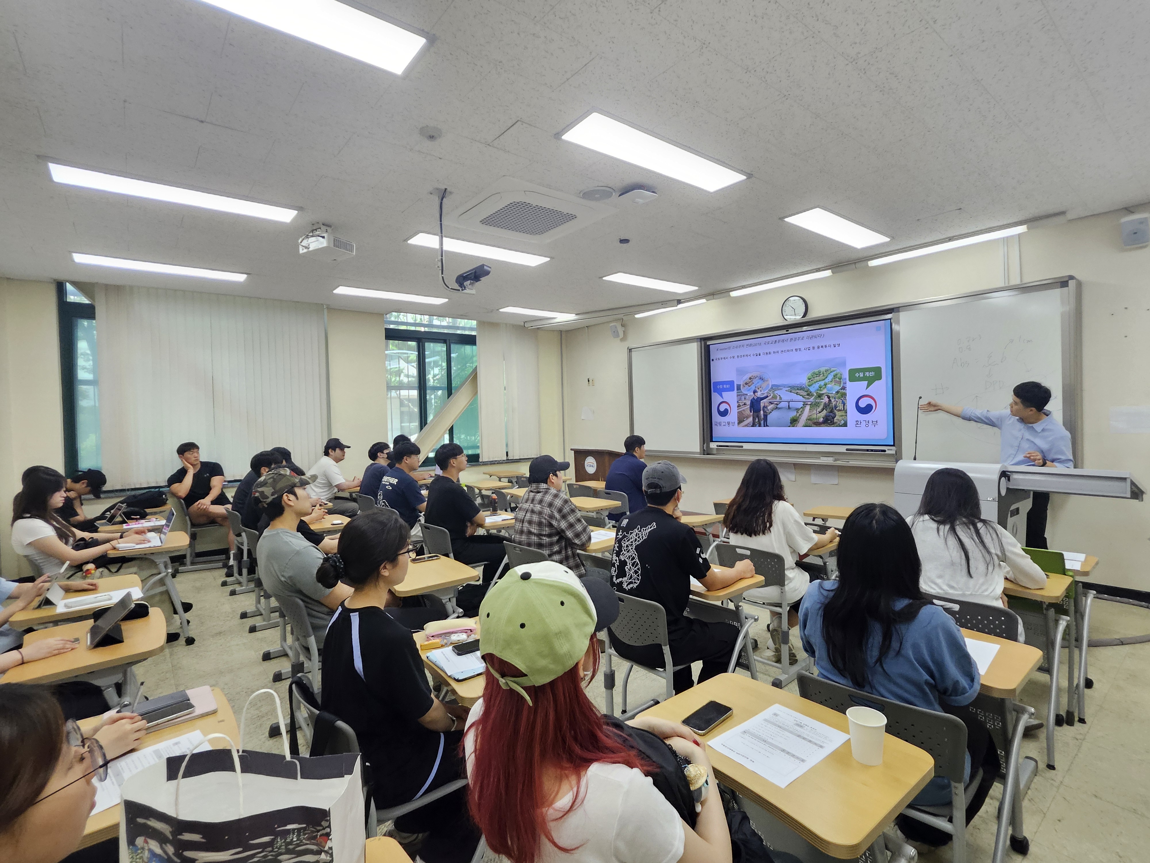 새만금 기반 RE100 인력양성과정 [환경 전문가 초청 특강 1회차] 운영 이미지(4)