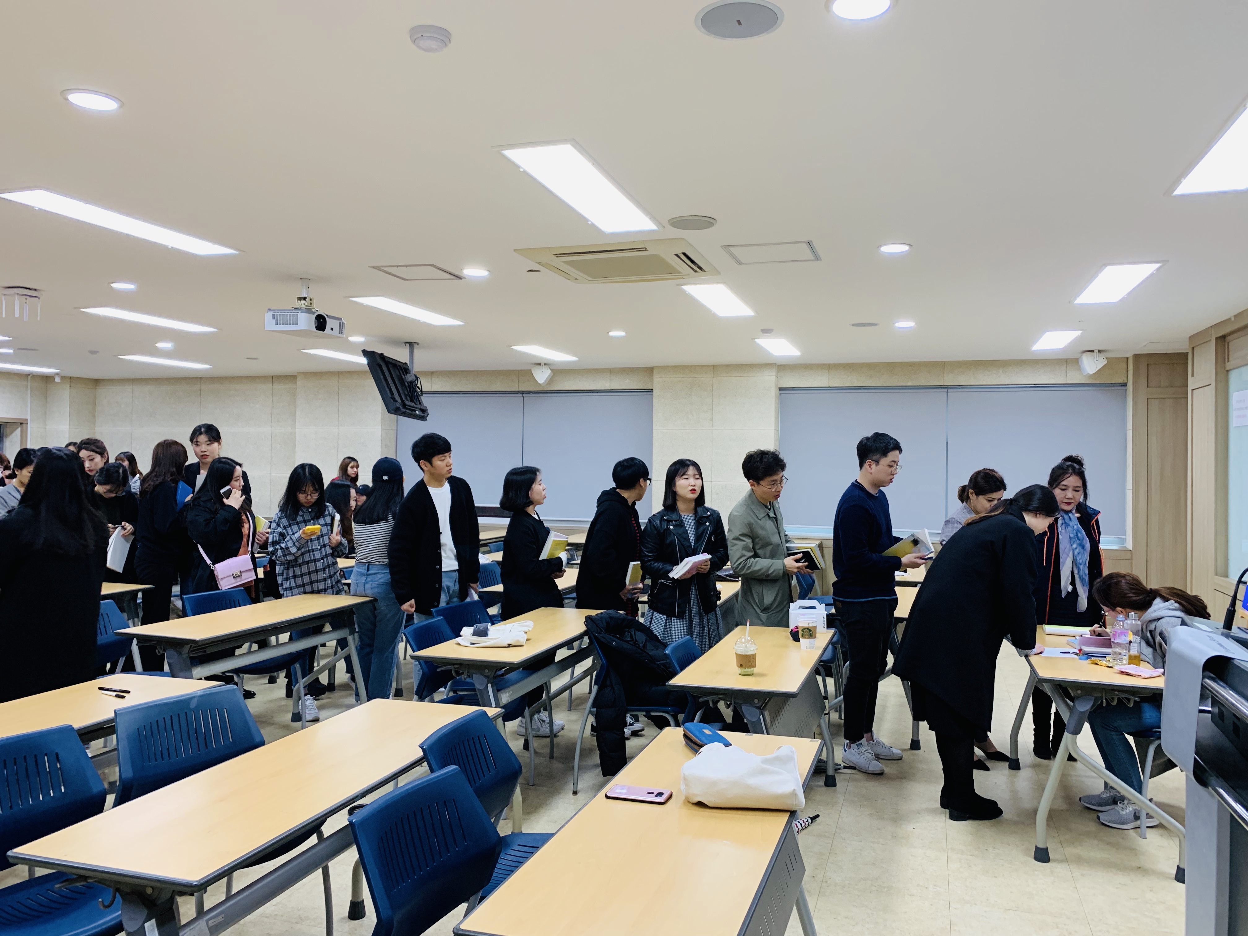 학과행사_초청강연(최은영 작가) 이미지(5)