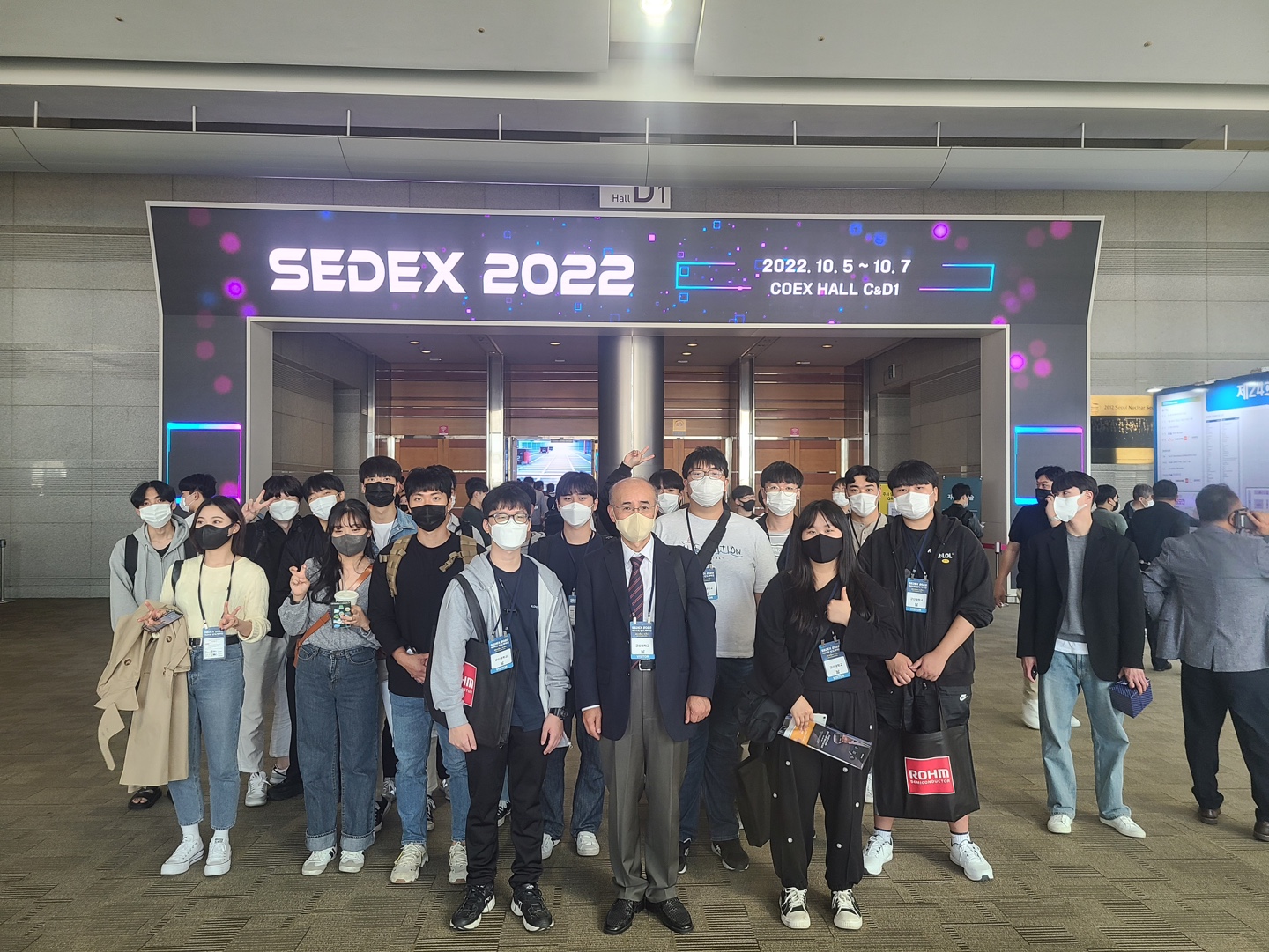 2022학년도 사제동행소통프로그램 반도체대전(SEDEX) 견학 이미지(5)