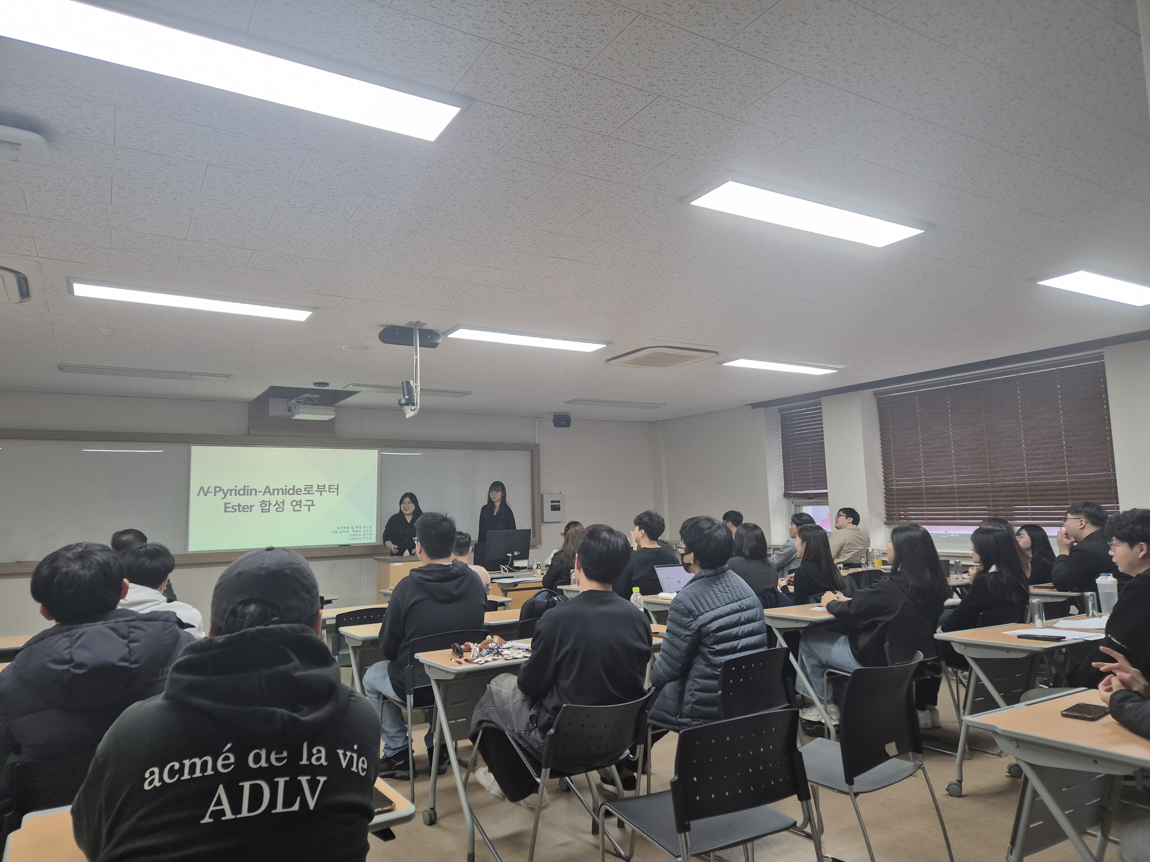 2025 졸업논문 발표 이미지(2)