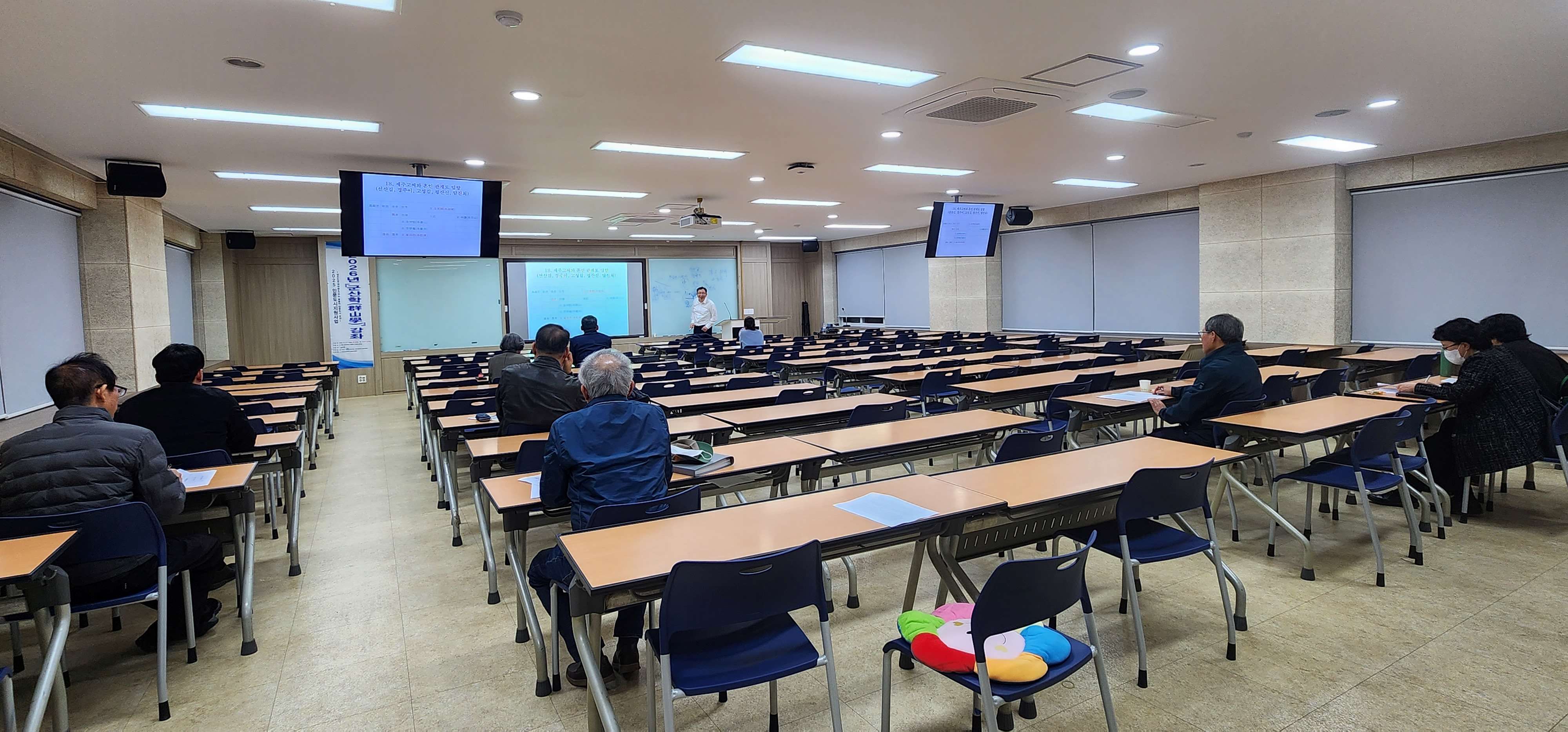 [인문강좌・체험・축제]인문도시센터, 군산학1 강좌 <군산 지역(조선시대 옥구현·임피현)세거 성씨의 입거와 입거조> 진행 이미지(3)